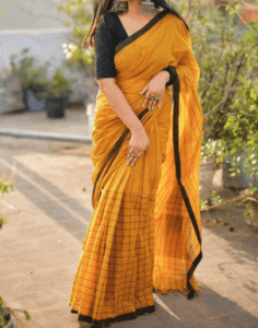 কালো কালো শাড়ি পরা মেয়েদের পিক